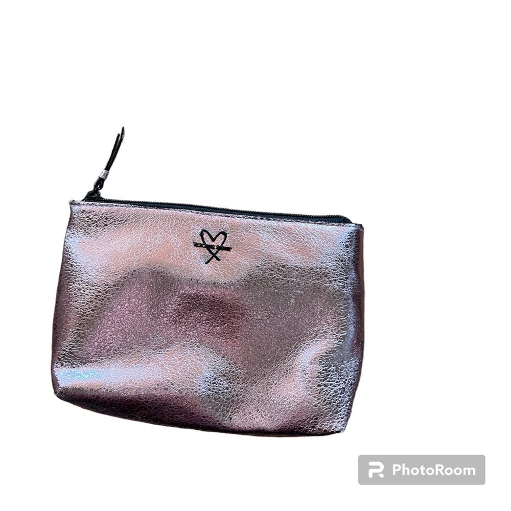 ◼️VICTORIA’S SECRET: Women’s metallic pink, small cosmetic case w/zipper◼️